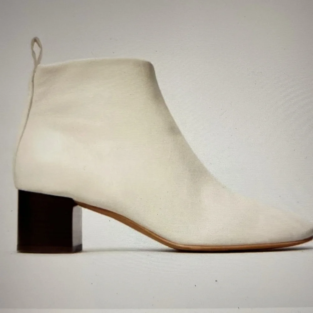 Sleek Everlane Day Boot